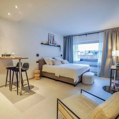 Charming In The Heart Of - Total Comfort *