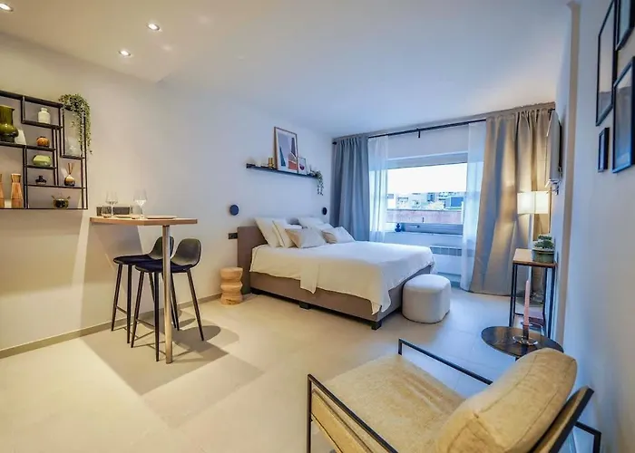 Charming In The Heart Of - Total Comfort *