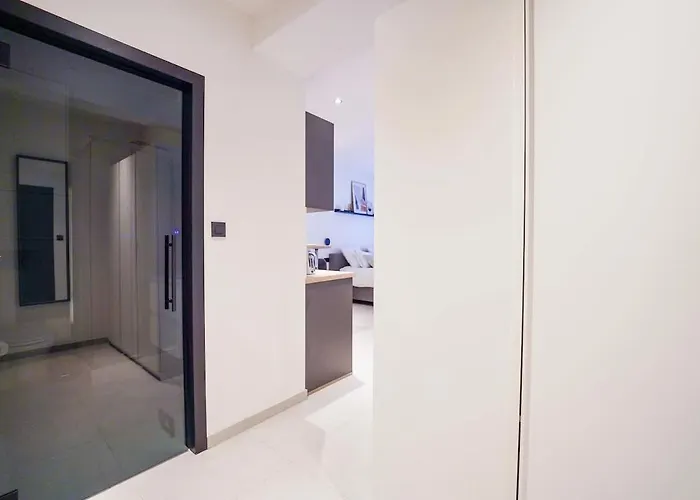 Charming In The Heart Of - Total Comfort